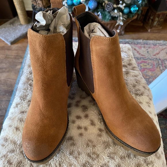 ** SOLD** Sz 8 DIBA True, nirvana booties. Brand new, in box. - Picture 2 of 8